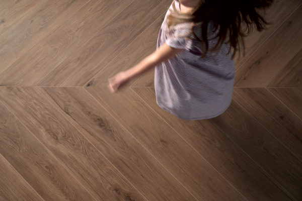 Premium dark brown wood-effect porcelain floor tile 20x120 cm - CS25005